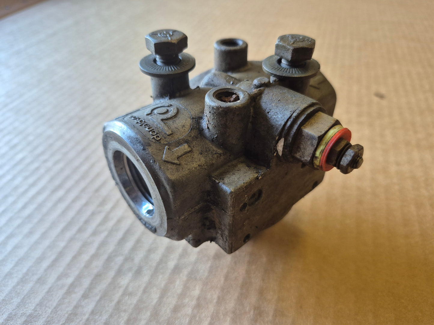 Hydraulic Filter Head New Holland LS170