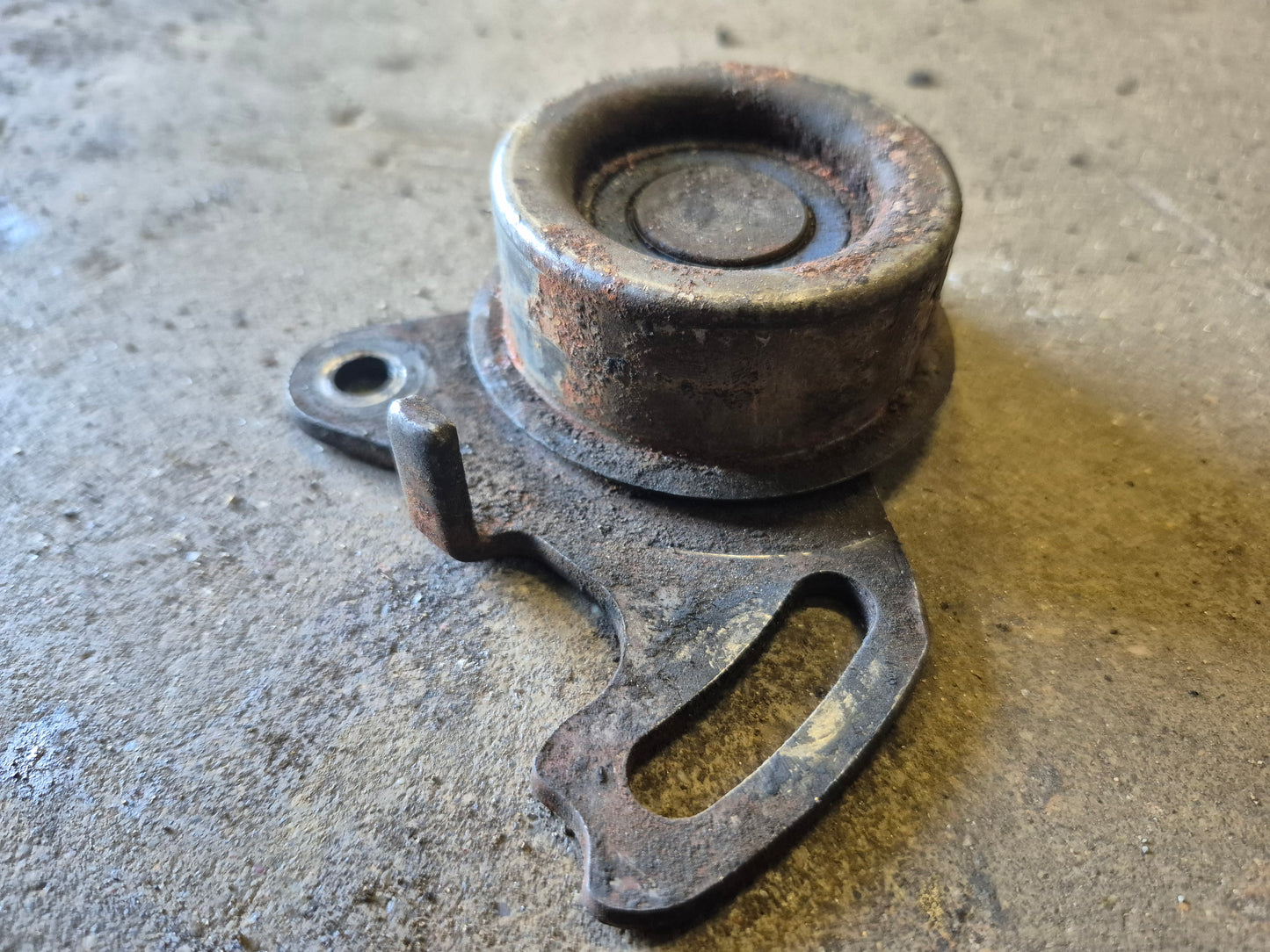 Belt Tensioner 6651800 Bobcat 742