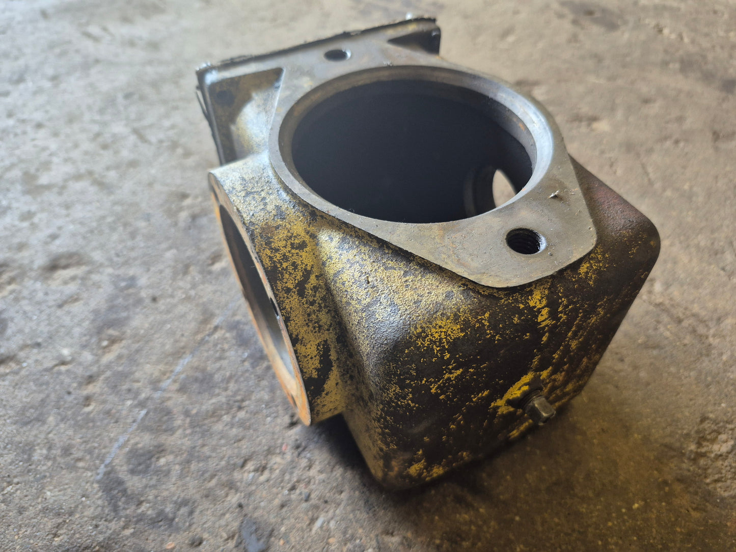 Gearbox Housing 196933 New Holland L775
