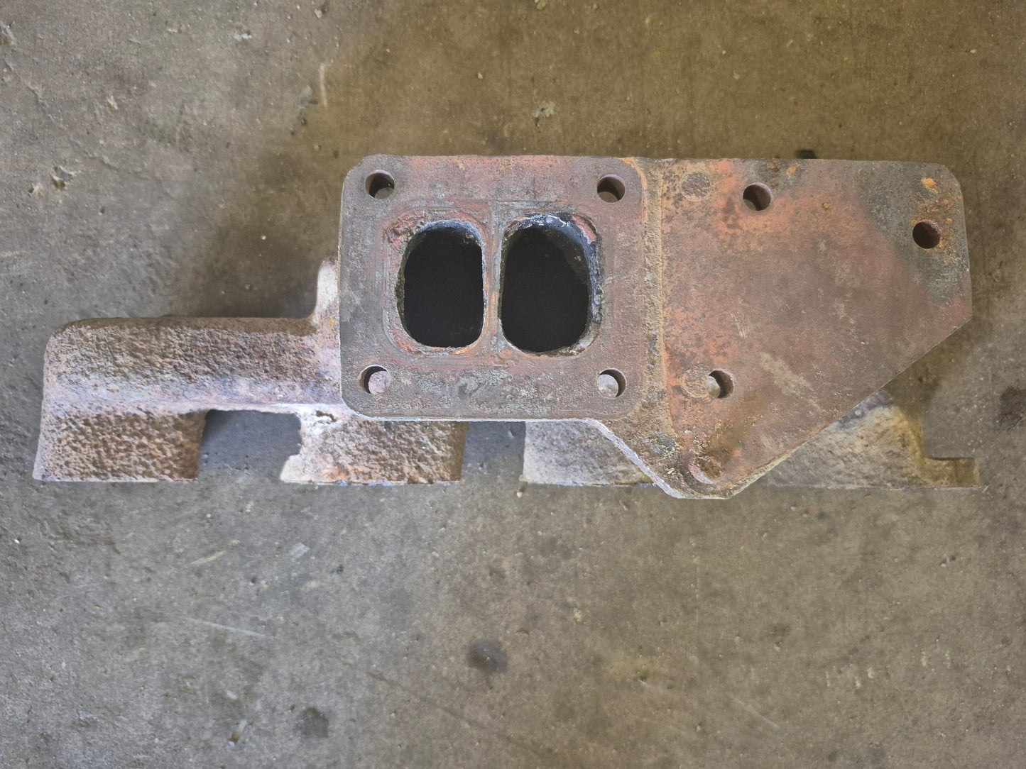 Exhaust Manifold R52819 John Deere 550