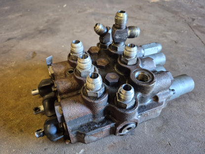 Control Valve 6802997 6586287 Bobcat 843