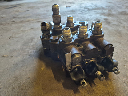 Control Valve 6802997 6586287 Bobcat 843