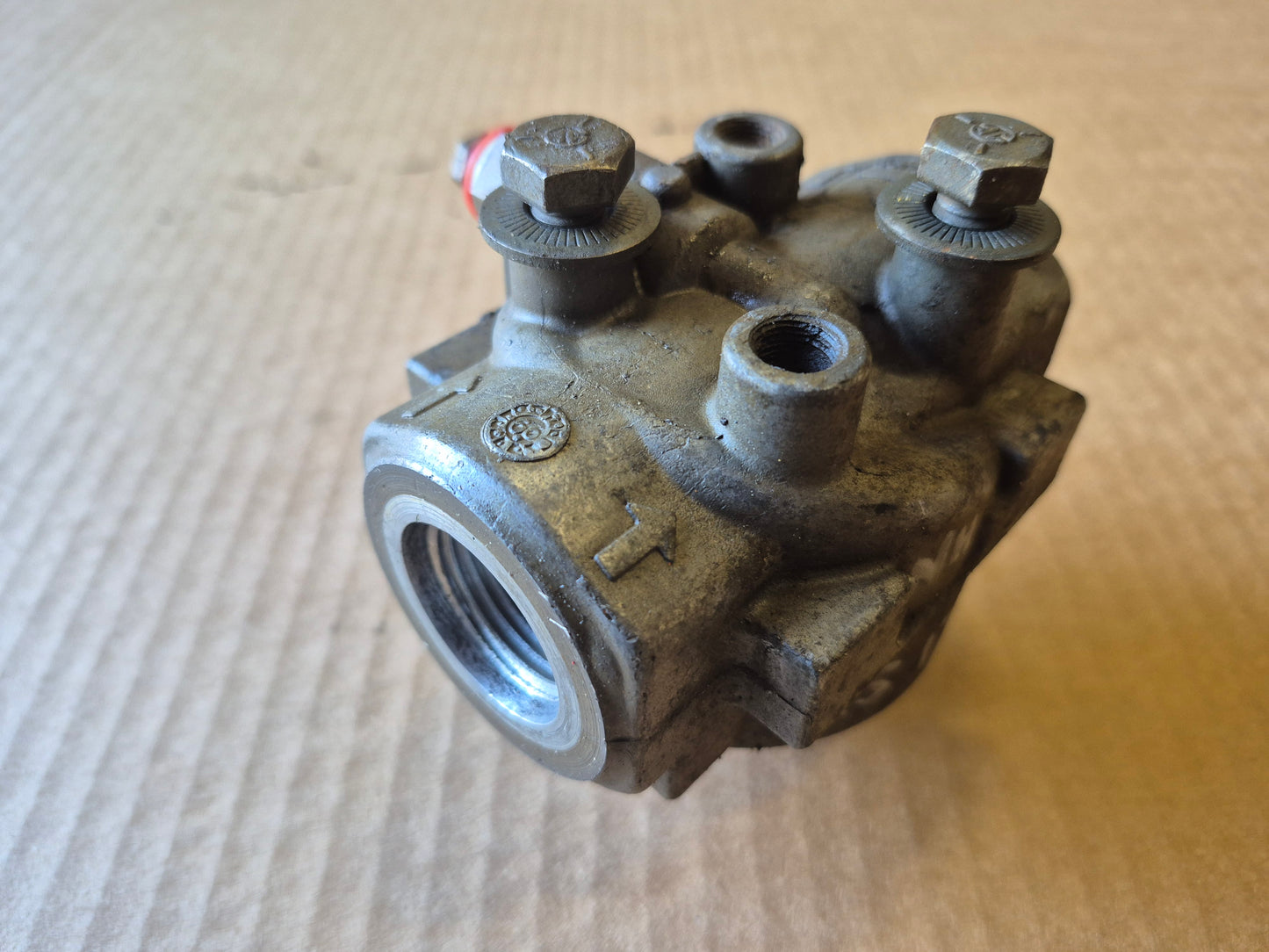 Hydraulic Filter Head New Holland LS170