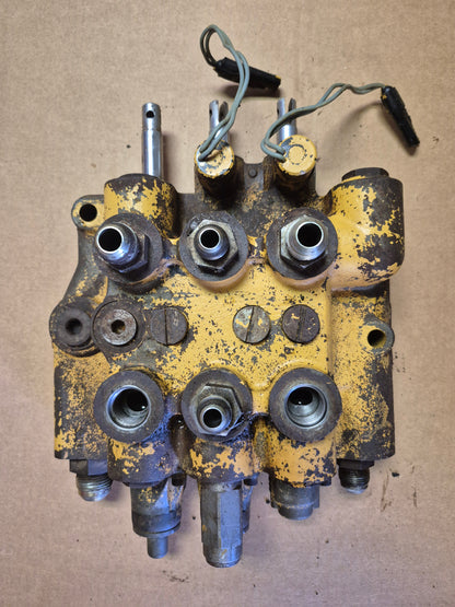 Hydraulic Control Valve 86604770 New Holland LS170