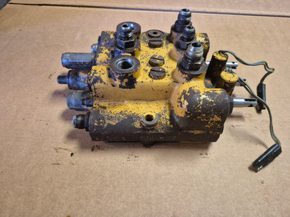 Hydraulic Control Valve 86604770 New Holland LS170