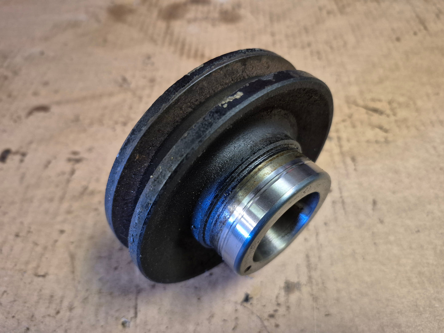 Crankshaft Pulley M801054 John Deere 3215B