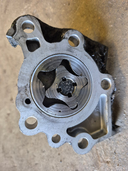 Oil Pump 6632732 6632733 Bobcat 742