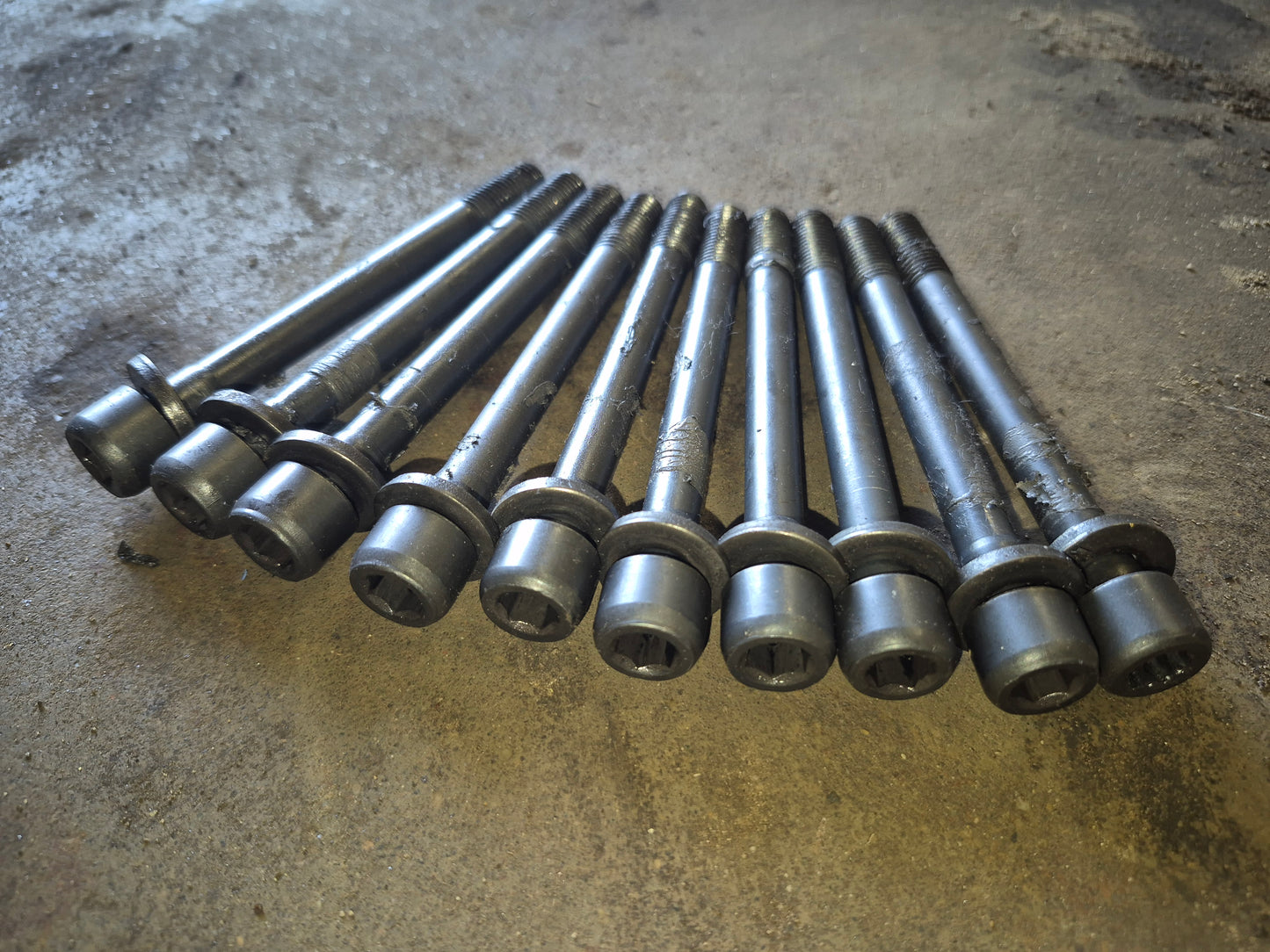 Cylinder Head Bolts 6632700 Bobcat 742