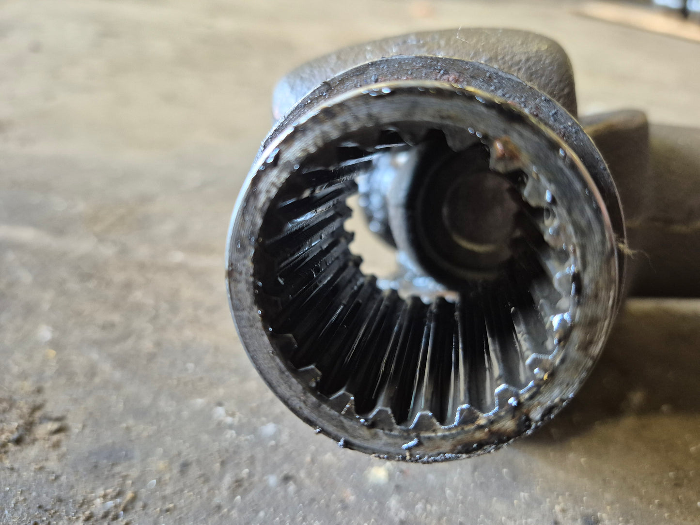 Engine Driveshaft 623605 New Holland L775