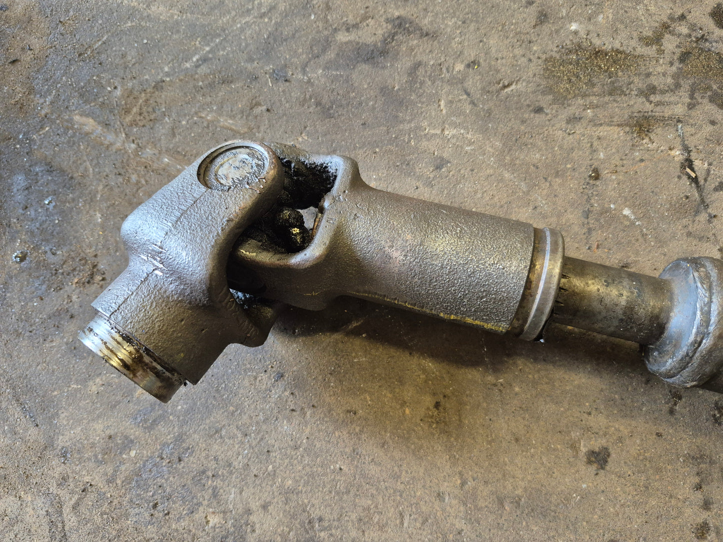 Engine Driveshaft 623605 New Holland L775