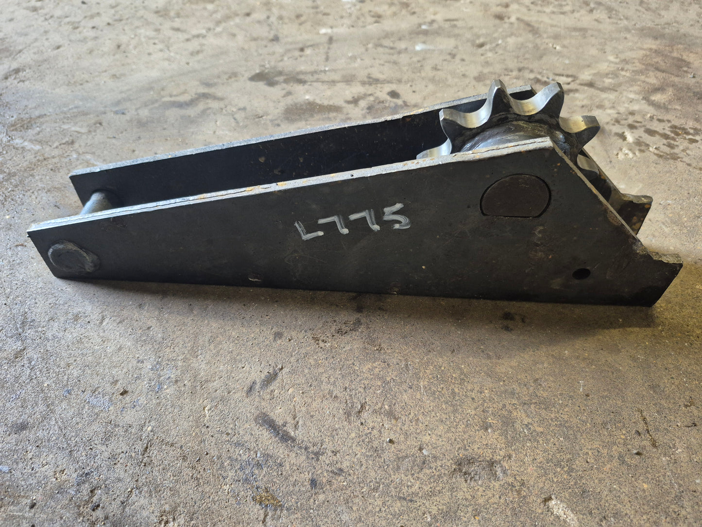 Idler Lever & Sprocket 196970 196974 New Holland L775