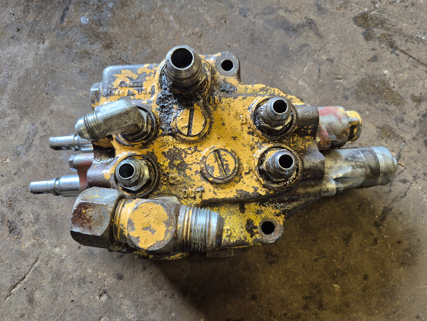 Hydraulic Control Valve 86517013 New Holland L35  L775