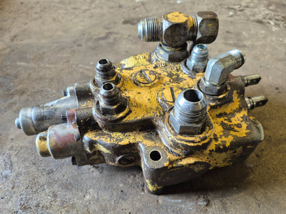 Hydraulic Control Valve 86517013 New Holland L35  L775