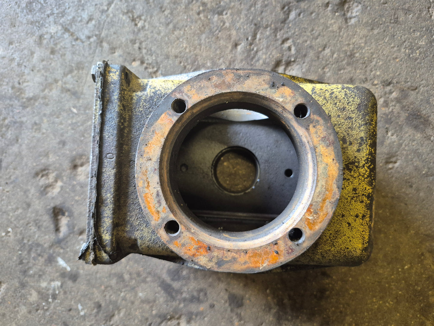 Gearbox Housing 196933 New Holland L775