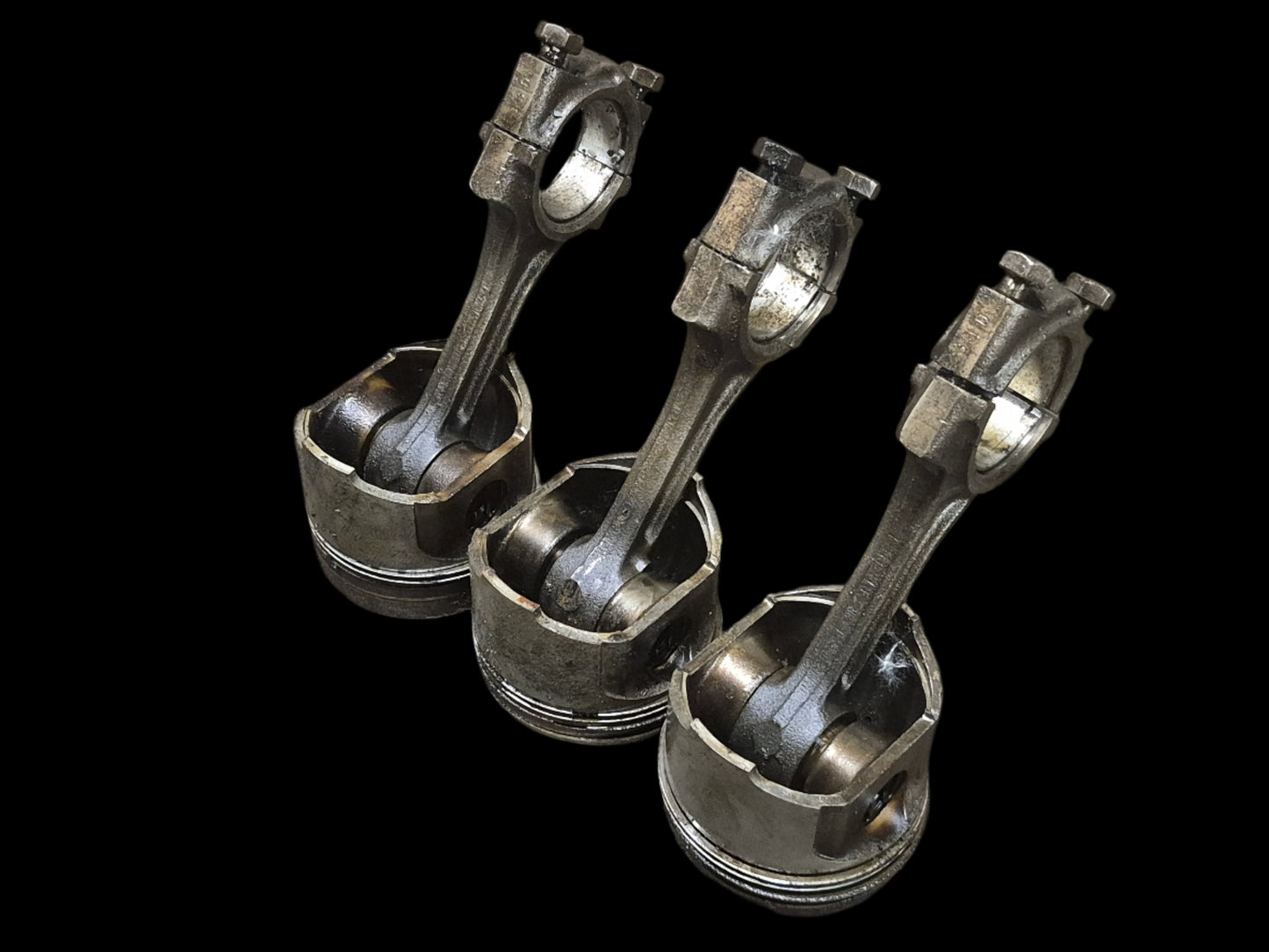 Piston & Connecting Rod Set 15531-22010 Kubota D950 Engine