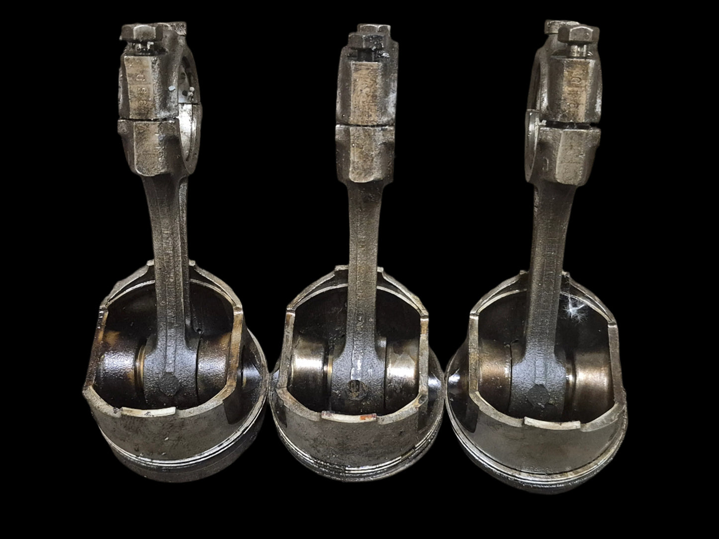 Piston & Connecting Rod Set 15531-22010 Kubota D950 Engine