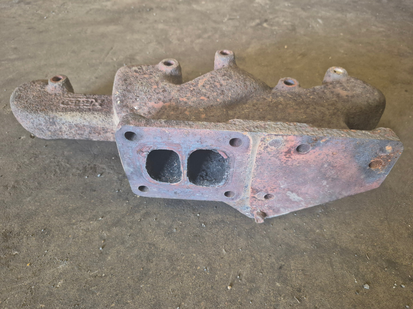 Exhaust Manifold R52819 John Deere 550