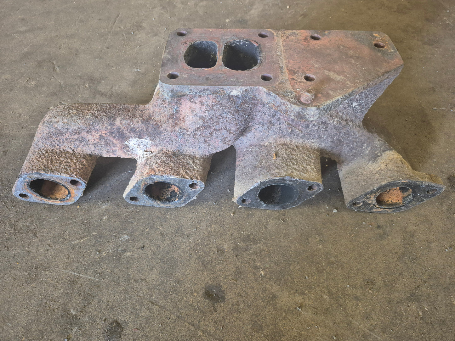 Exhaust Manifold R52819 John Deere 550