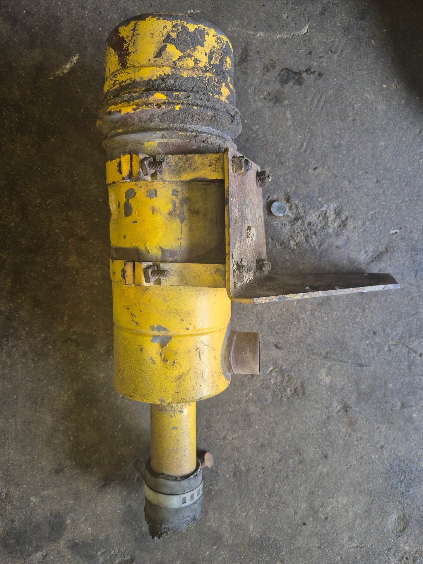 Air Cleaner Assembly D24939 CASE 310G