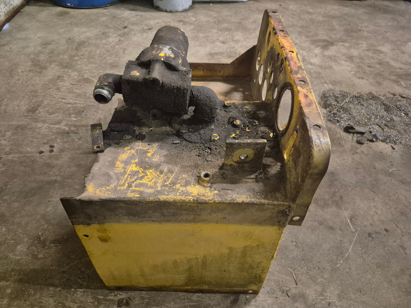 Cowl Dash Hydraulic Tank CASE 310G