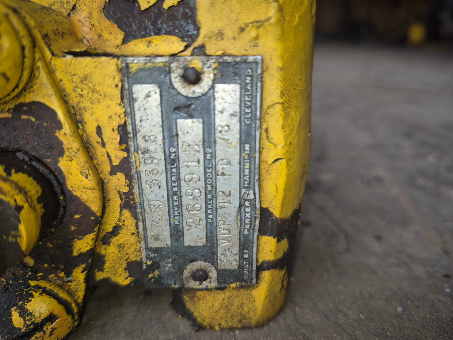 Hydraulic Control Valve D33927 CASE 310G