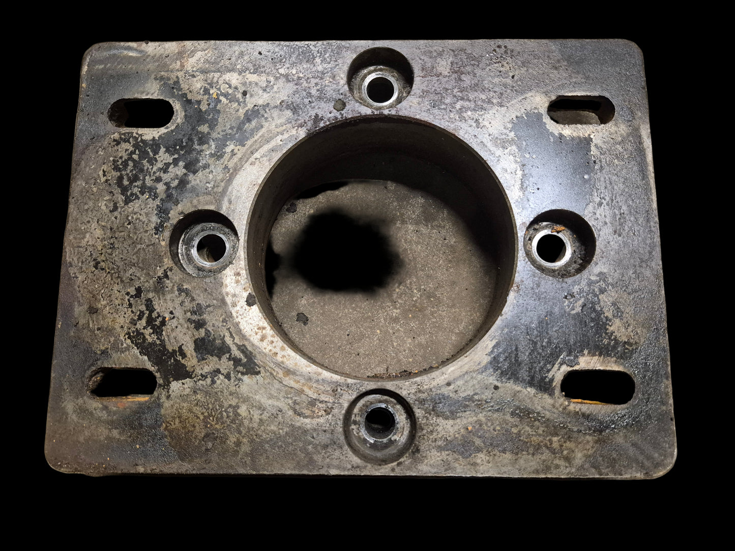 Drive Motor Mounting Plate H436860 CASE 1845C