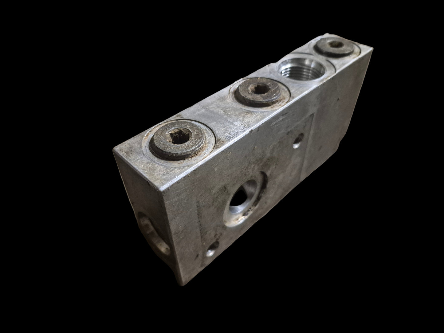 Check Valve Manifold 104702A4 CASE 1835C 1840 1845C