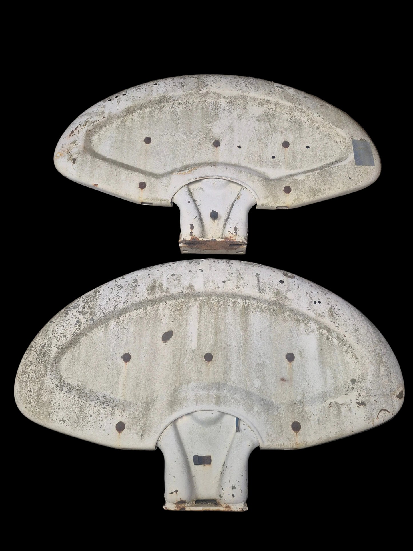 Rear Fenders (RH & LH) 81816643 Ford 2000 2150 2300 2310 2600 2810 2910 3000 3100 3230 3300 3400, 3500, 3600, 3900, 4000, 4400 4500