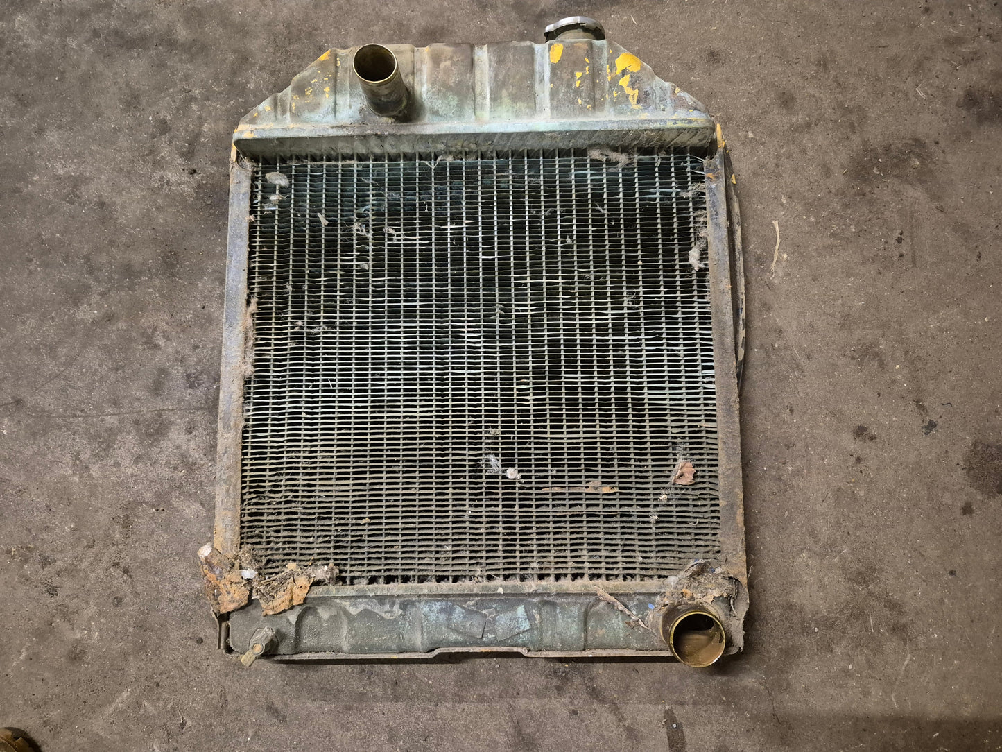 Radiator E0NN8005MD15M Ford 335 340 3400 3500 3550 4400 4410 4500 532 535 540 545