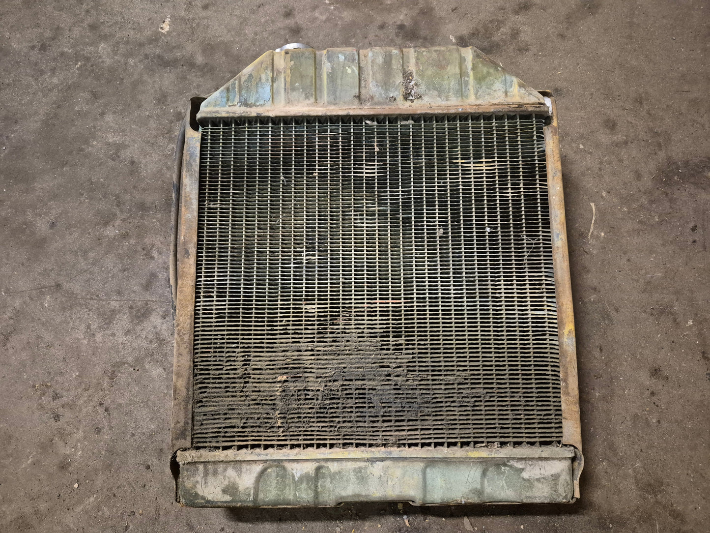 Radiator E0NN8005MD15M Ford 335 340 3400 3500 3550 4400 4410 4500 532 535 540 545