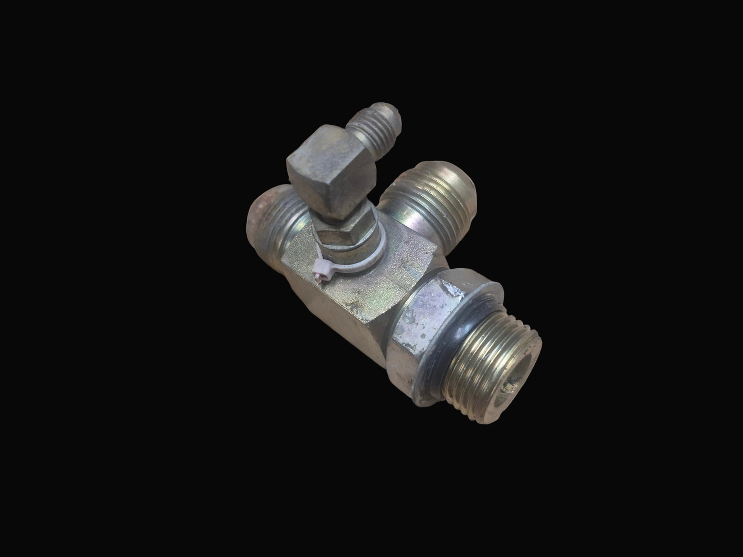 Gear Pump Hose Connector 16K8 Bobcat 763 773 7753 653 751 753