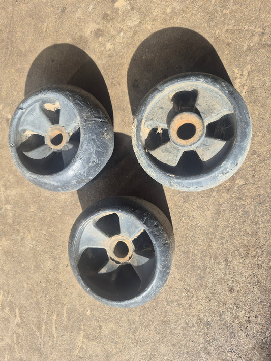 Mower Deck Wheels M84690 John Deere 265 Tractor