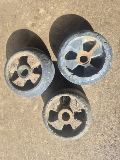 Mower Deck Wheels M84690 John Deere 265 Tractor