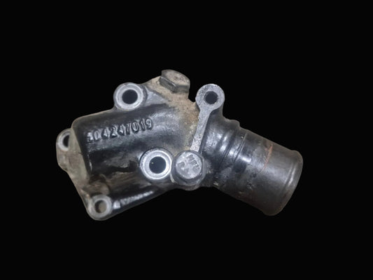 Thermostat Housing 504221036 New Holland T4020 T4020V T4030 T4030F T4030N T4030V T4040F T4040N T4040V TD4040F TD5010 TD5020 TD5030 TK4020F TK4030V